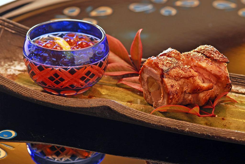 Hakone Tokinoshizuku Hotel Bagian luar foto A pineapple upside down cake