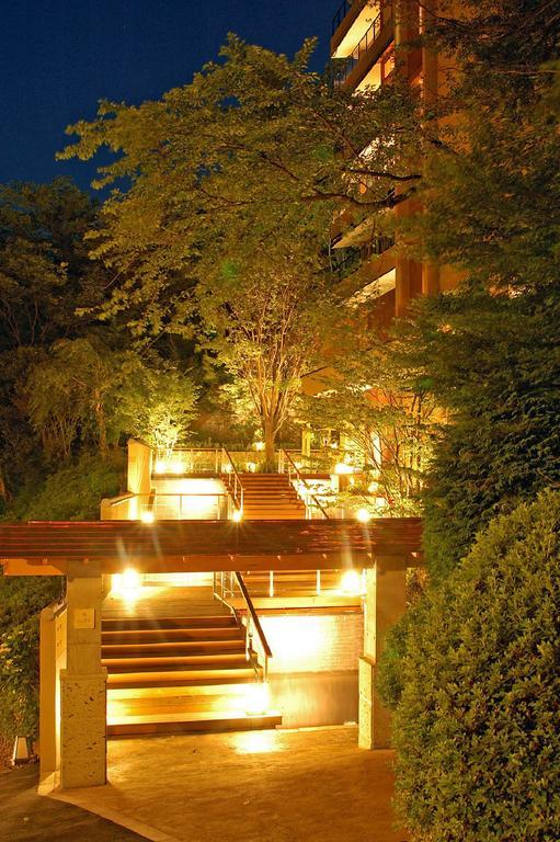 Hakone Tokinoshizuku Hotel Bagian luar foto The stairs at night