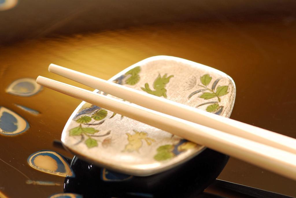 Hakone Tokinoshizuku Hotel Bagian luar foto A pair of chopsticks